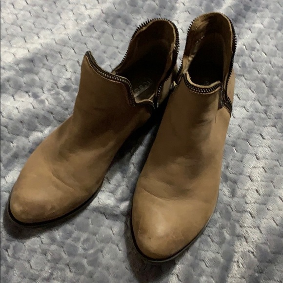 Cute leather booties - Picture 2 of 5